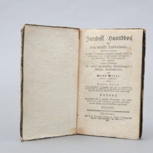 Juridisk haandbog for den norske Landalmue, indeholdende korteligen en Deel af bemeldte Landalmues vigtigste Pligter og rettigheder, samt de nødvendigste Forsigtigheds- og Rets-Regler, som i det daglige Liv bør iagttages. Ogsaa til Veiledning for andre ulovkyndige Stasborgere i Norges Landdisktricter. Fjerde Oplag.