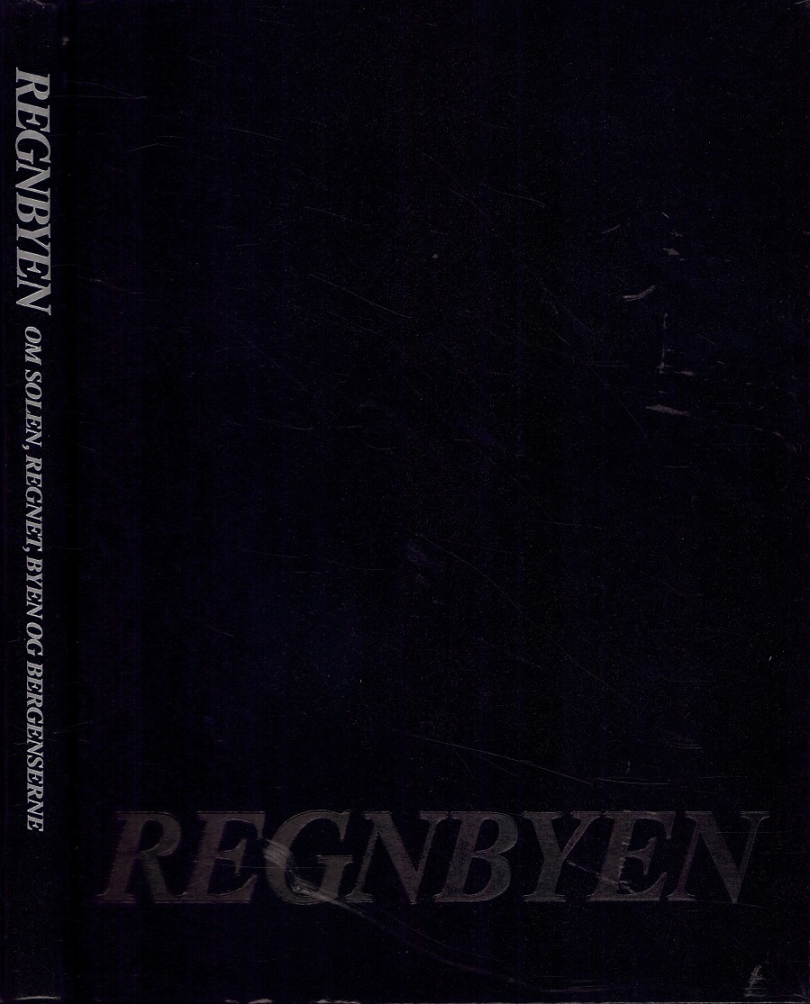 Regnbyen - om solen, regnet, byen og bergenserne. Forfattere: ... Hovedfotografer: Oddleiv Apneseth og Helge Sunde. Bokhåndverk og grafisk design: Svein Nord.