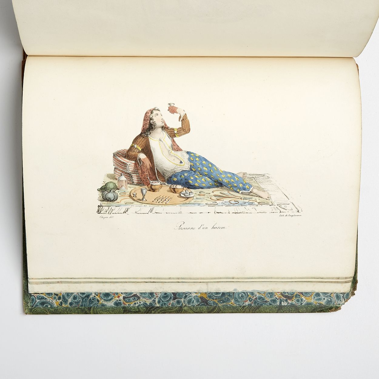 Voyage dans la Russie Méridionale, et particulièrement dans les provinces situées au-delà du Caucase, fait depuis 1820 jusqu`en 1824; Volume I-II in 8vo + Atlas in Folio (331 x 252 mm). Paris, C. J. Trouvé, 1826. Text volumes : (4) + IX + 444; (4) + 480 pp. 4 folding maps, one coloured in outline. 1 folding table. Text with occasional spotting. Atlas volume : 60 lithographic and engraved plates, of which 34 hand-coloured, one plate foxed and with tear. Uniformily bound in contemporary half calf. Gilt spines. Upper joints partly cracked. Bookplate (Gösta Nobel). Stamp with barionial crown and monogram G S on first fly-leafs. Complete, with the rare atlas volume. - Bilde 4