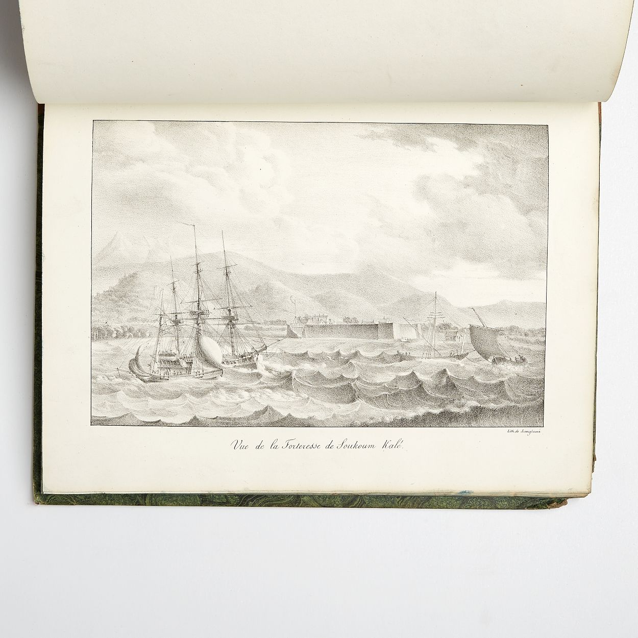 Voyage dans la Russie Méridionale, et particulièrement dans les provinces situées au-delà du Caucase, fait depuis 1820 jusqu`en 1824; Volume I-II in 8vo + Atlas in Folio (331 x 252 mm). Paris, C. J. Trouvé, 1826. Text volumes : (4) + IX + 444; (4) + 480 pp. 4 folding maps, one coloured in outline. 1 folding table. Text with occasional spotting. Atlas volume : 60 lithographic and engraved plates, of which 34 hand-coloured, one plate foxed and with tear. Uniformily bound in contemporary half calf. Gilt spines. Upper joints partly cracked. Bookplate (Gösta Nobel). Stamp with barionial crown and monogram G S on first fly-leafs. Complete, with the rare atlas volume. - Bilde 3