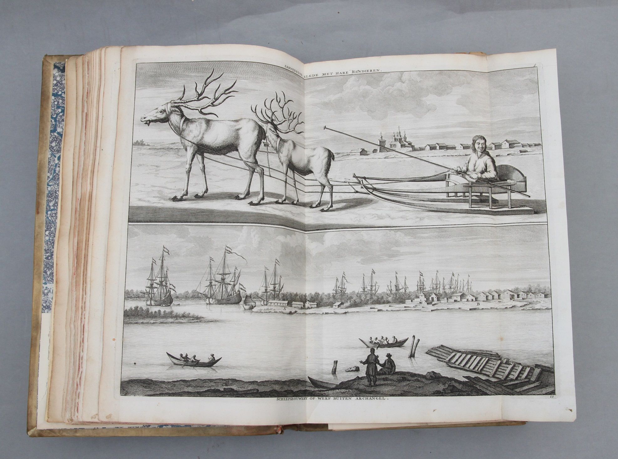 Cornelis de Bruyns Travels. 2 works. Volume 1: Reizen van Cornelis de Bruyn, door de vermaardste deelen van Klein Asia, de eylanden Scio, Rhodus, Cyprus, Metelino, Stanchio, &c. Misgarders de voornaamste Steden van Ægypten, Syrien en Palestina... Delft, Gedrukt by Henrik van krooneveld, 1698. Engraved frontispiece, engraved portrait, title-page (14) + 398 + (8) pp. 1 large folding and engraved map. 210 + 3 unnumbered engraved illustrations on 94 plates and text illustrations. Many of the plates are double-page or folding. Volume 2: Reizen over Moskovie, door Persie en Indie: verrykt met driehondert kunstplaten, vertoonende de beromste lantschappen en steden, ook de byzondere dragten, beesten, gewassen en planten, die daar gevonden worden: voor al derzelver oudheden, en voornamntlyk heel uitvoerig, die van het heerlyke en van ouds de geheele werrelt door befaemde hof van Persepolis, by den Persianen Tchilminar genaemt... - Bilde 3