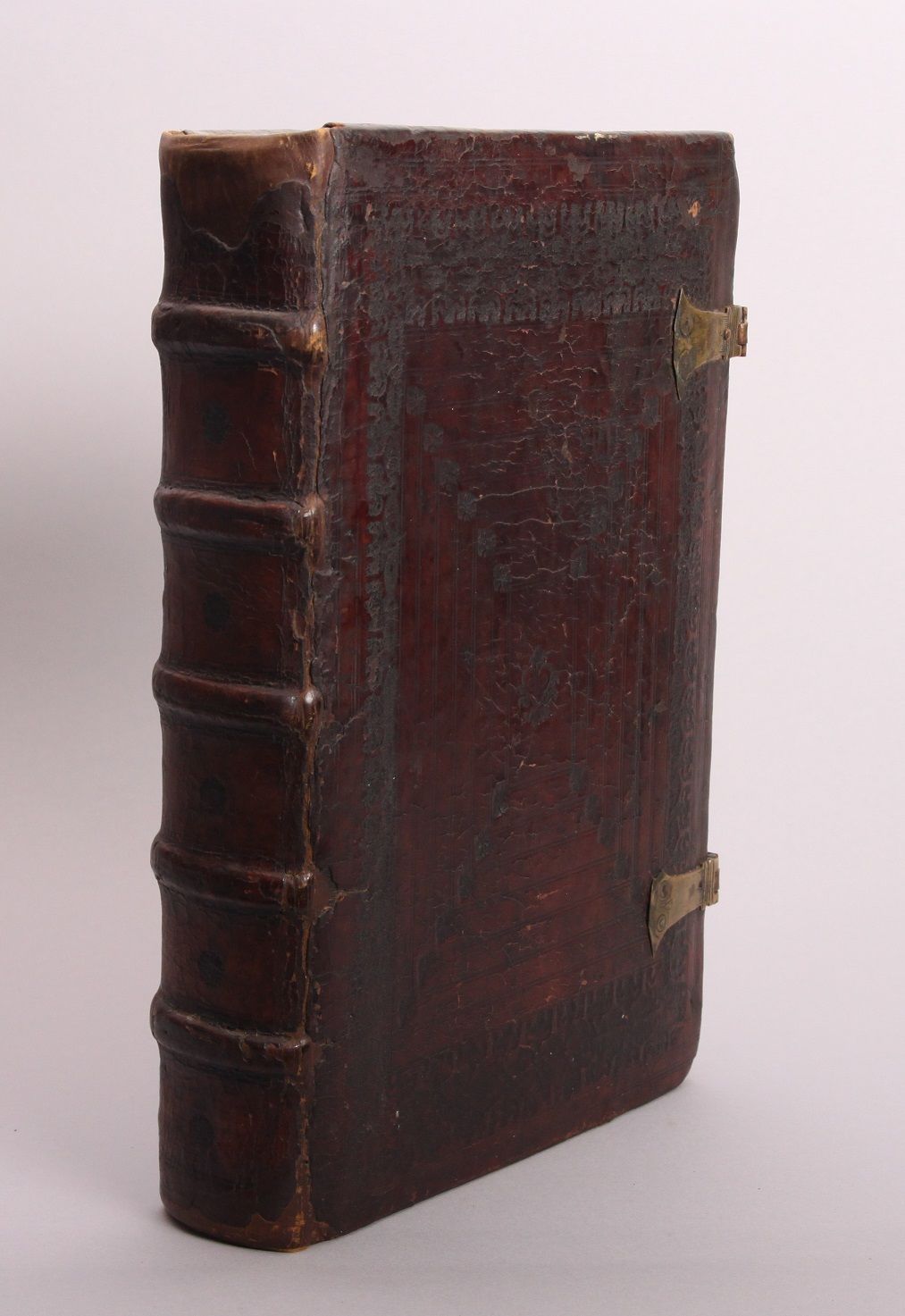Botanicon, Continens Herbarum, Aliorumque Simplicum, quorum usus in Medicinis est, descriptiones, & Iconas ad vivum effigiatas : ex praecipuis tam Grecis quàm Latinis Authoribus iam recens concinnatum. Additis etiam quæ Neotericorum observationes & experientiæ uel comprobarunt denuo, uel nuper inuenerunt. Aut. Theoderico Dor. stenio Medico. Francoforti, Christianus Egenolphus excudebat. - Bilde 2